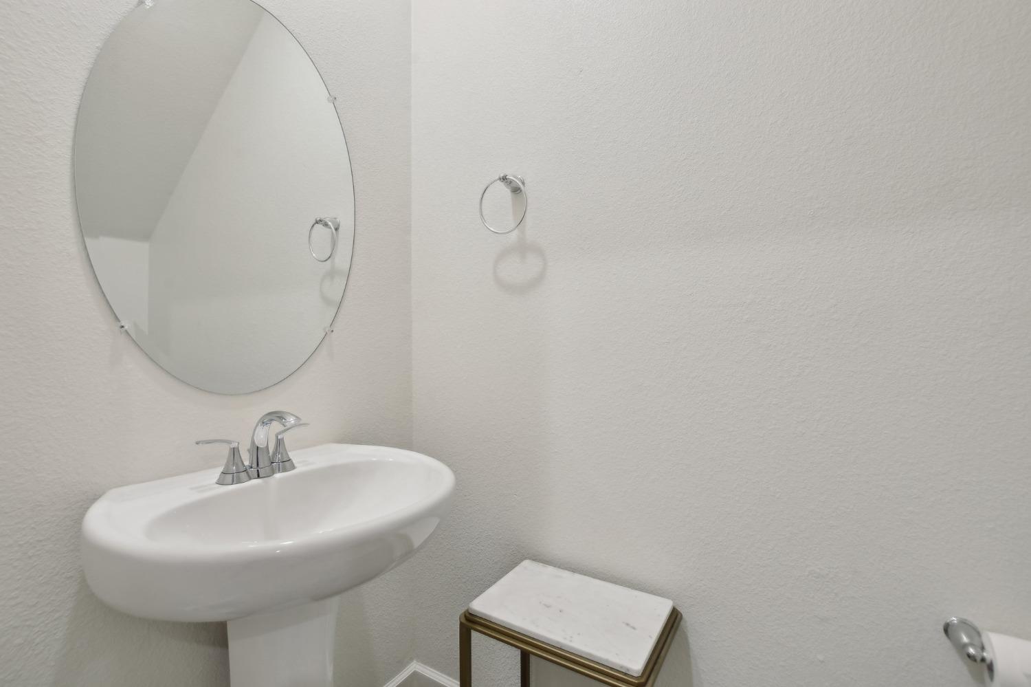 Detail Gallery Image 7 of 22 For 1715 Cameo Dr, Stockton,  CA 95206 - 3 Beds | 2/1 Baths