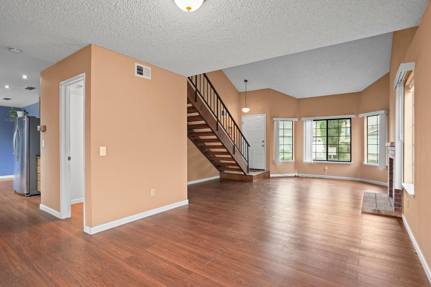 Detail Gallery Image 6 of 34 For 909 Brierglen Way, Sacramento,  CA 95834 - 3 Beds | 2/1 Baths