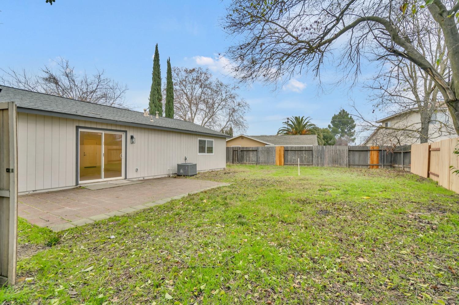 Detail Gallery Image 28 of 33 For 7407 Loma Verde, Sacramento,  CA 95822 - 3 Beds | 2 Baths