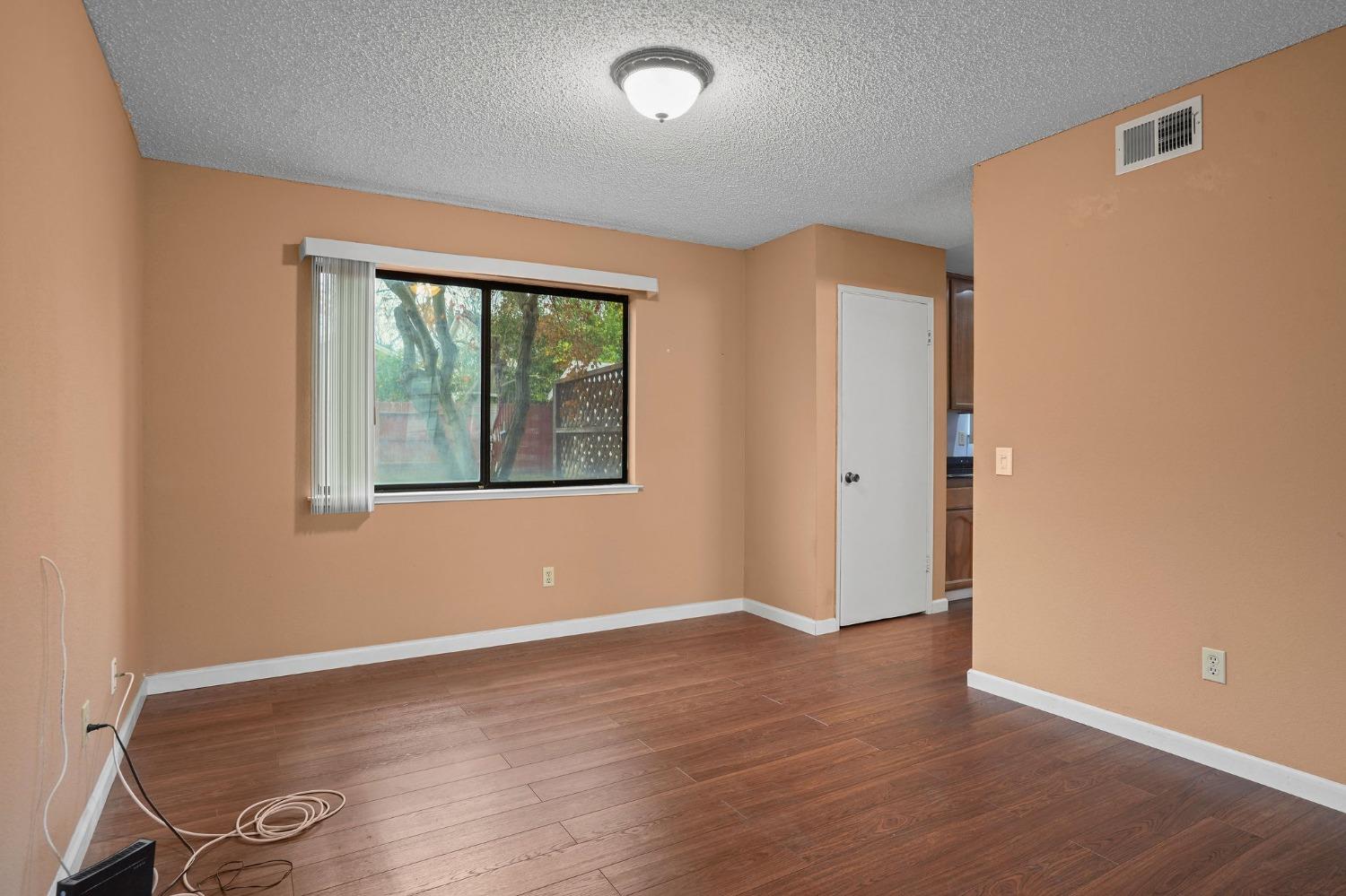 Detail Gallery Image 10 of 34 For 909 Brierglen Way, Sacramento,  CA 95834 - 3 Beds | 2/1 Baths