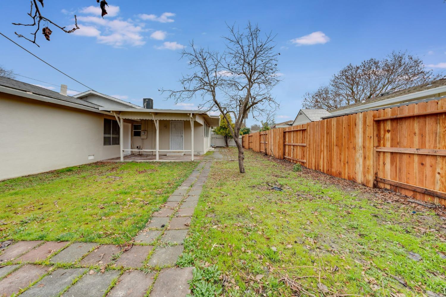 Detail Gallery Image 45 of 45 For 2190 Meadowglen Ave, Sacramento,  CA 95832 - 4 Beds | 2 Baths