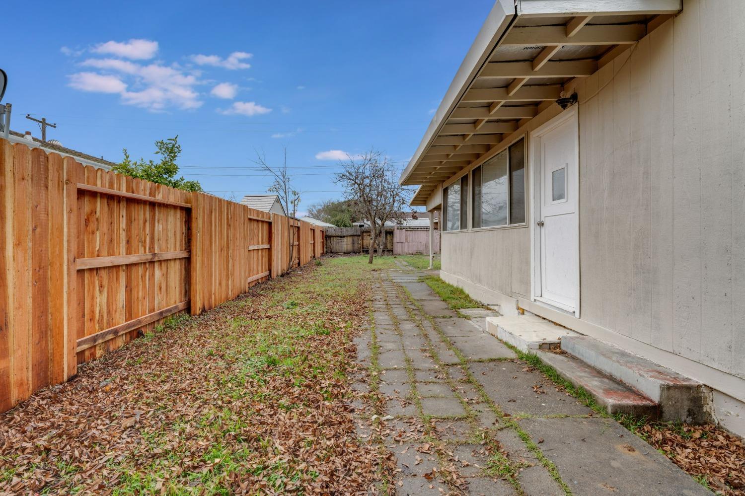 Detail Gallery Image 41 of 45 For 2190 Meadowglen Ave, Sacramento,  CA 95832 - 4 Beds | 2 Baths