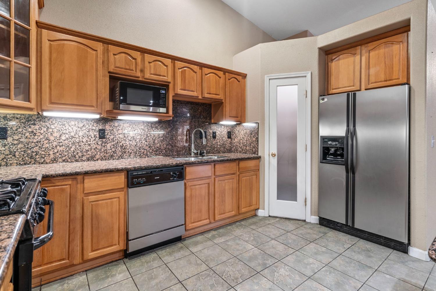 Detail Gallery Image 21 of 36 For 821 W 5th St, Stockton,  CA 95206 - 4 Beds | 2 Baths