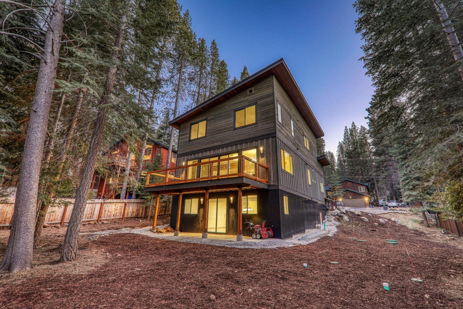 Detail Gallery Image 37 of 39 For 10416 Jeffrey Way, Truckee,  CA 96161 - 2 Beds | 3/1 Baths