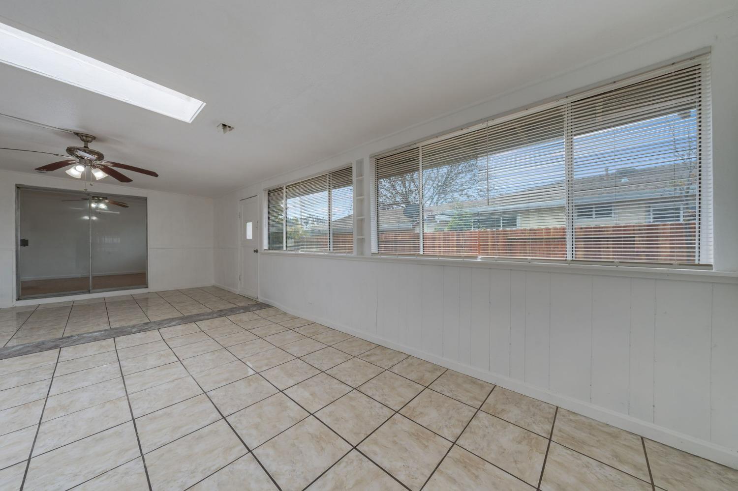 Detail Gallery Image 33 of 45 For 2190 Meadowglen Ave, Sacramento,  CA 95832 - 4 Beds | 2 Baths