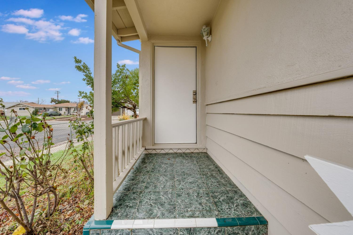 Detail Gallery Image 5 of 45 For 2190 Meadowglen Ave, Sacramento,  CA 95832 - 4 Beds | 2 Baths