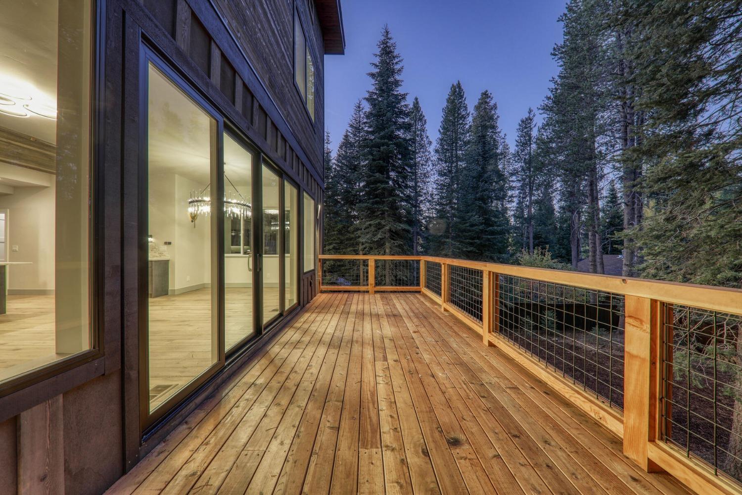 Detail Gallery Image 38 of 39 For 10416 Jeffrey Way, Truckee,  CA 96161 - 2 Beds | 3/1 Baths