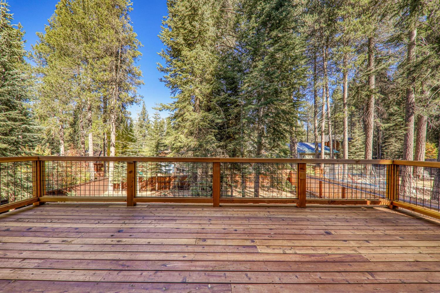 Detail Gallery Image 34 of 39 For 10416 Jeffrey Way, Truckee,  CA 96161 - 2 Beds | 3/1 Baths