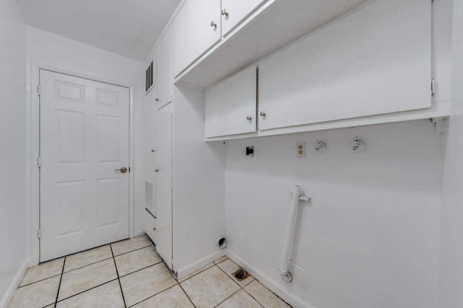 Detail Gallery Image 30 of 45 For 2190 Meadowglen Ave, Sacramento,  CA 95832 - 4 Beds | 2 Baths