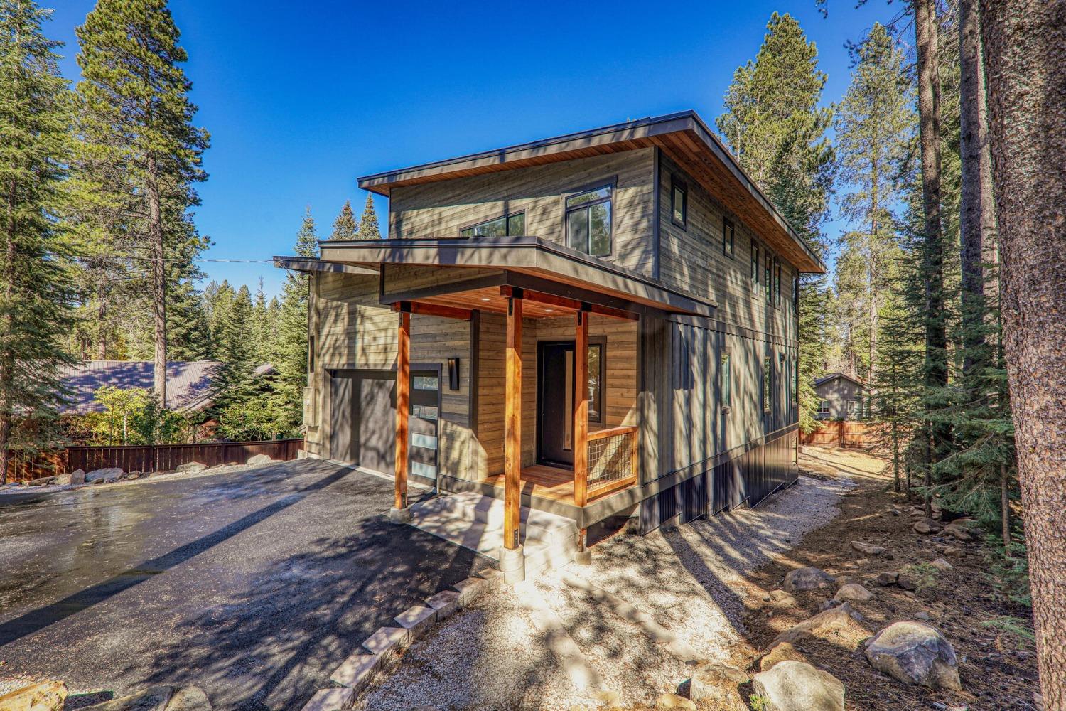 Detail Gallery Image 33 of 39 For 10416 Jeffrey Way, Truckee,  CA 96161 - 2 Beds | 3/1 Baths