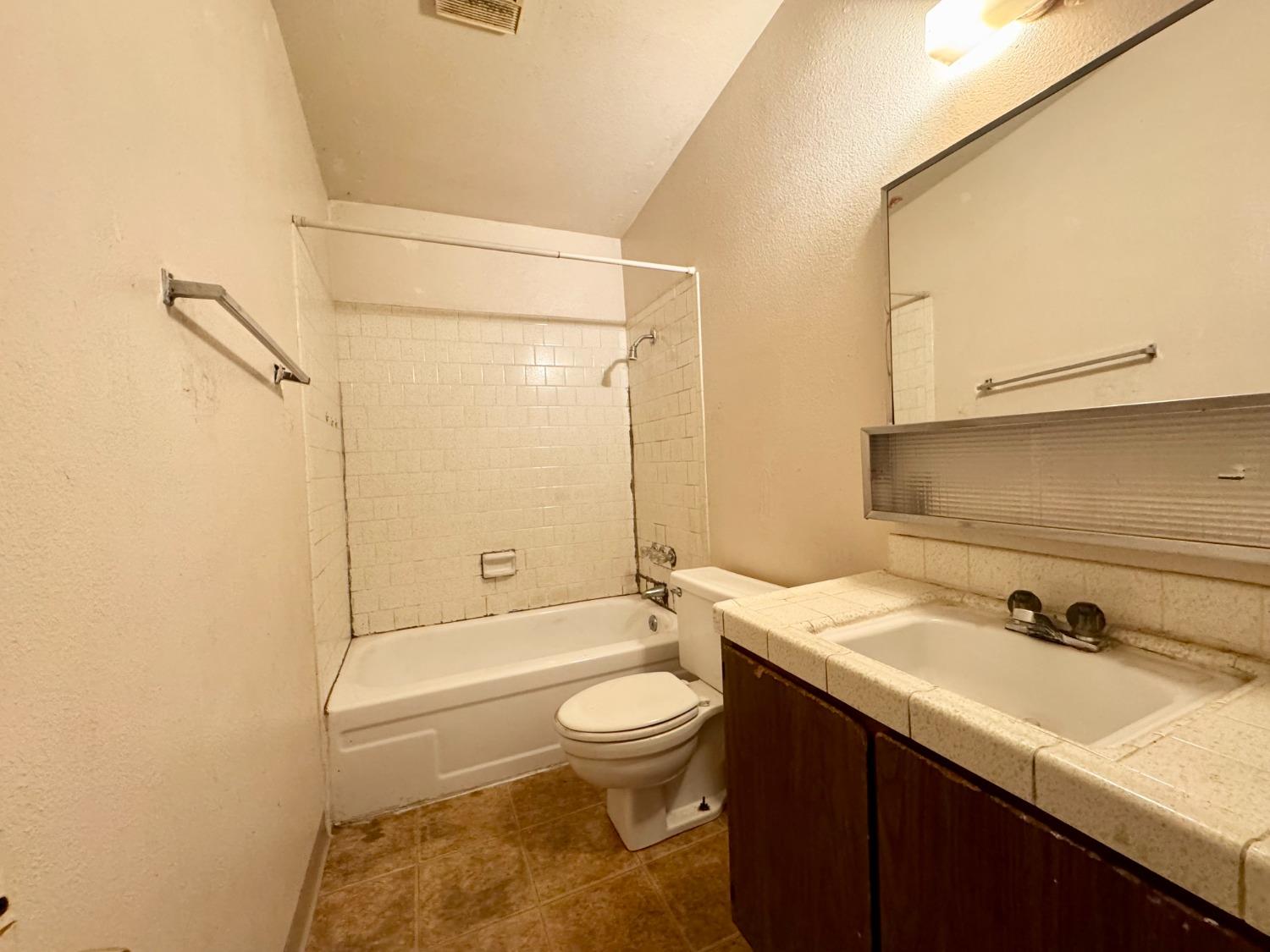 Detail Gallery Image 9 of 9 For 138 E Jackson St, Stockton,  CA 95206 - 3 Beds | 1 Baths