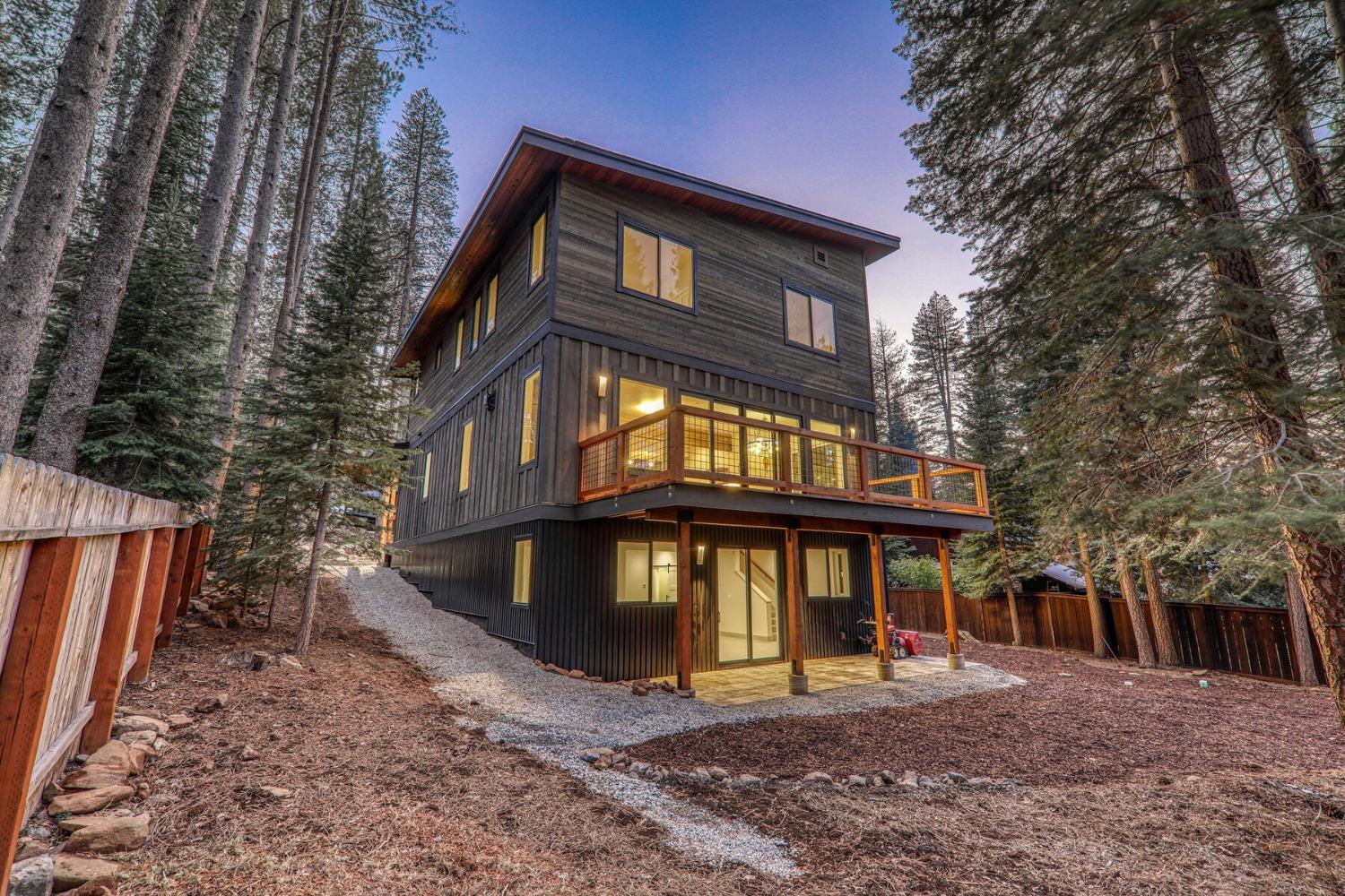 Detail Gallery Image 36 of 39 For 10416 Jeffrey Way, Truckee,  CA 96161 - 2 Beds | 3/1 Baths