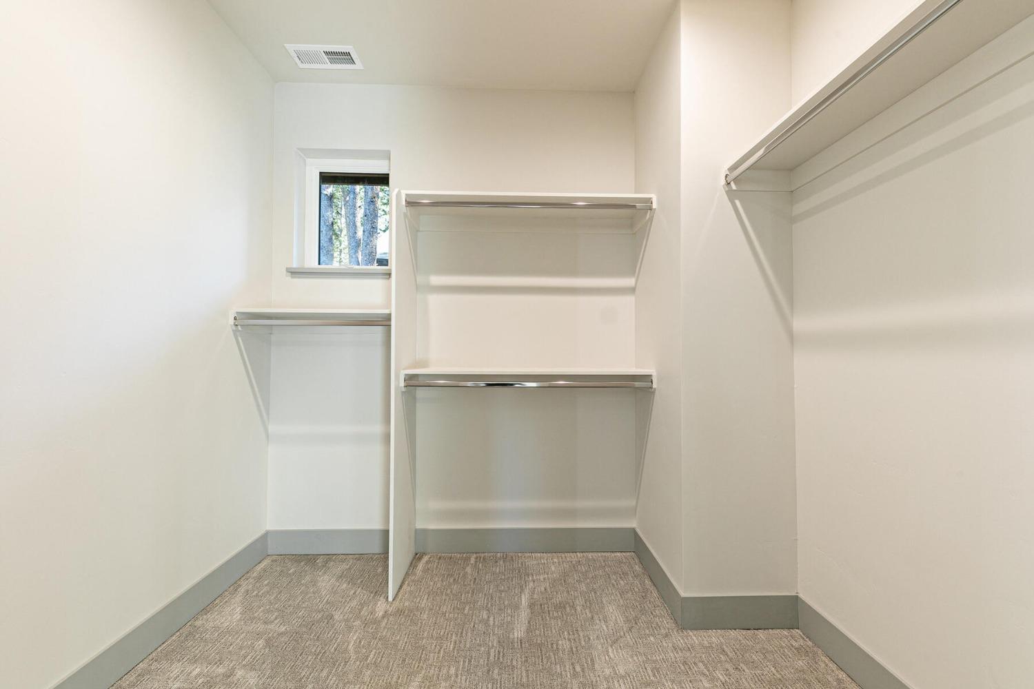 Detail Gallery Image 22 of 39 For 10416 Jeffrey Way, Truckee,  CA 96161 - 2 Beds | 3/1 Baths