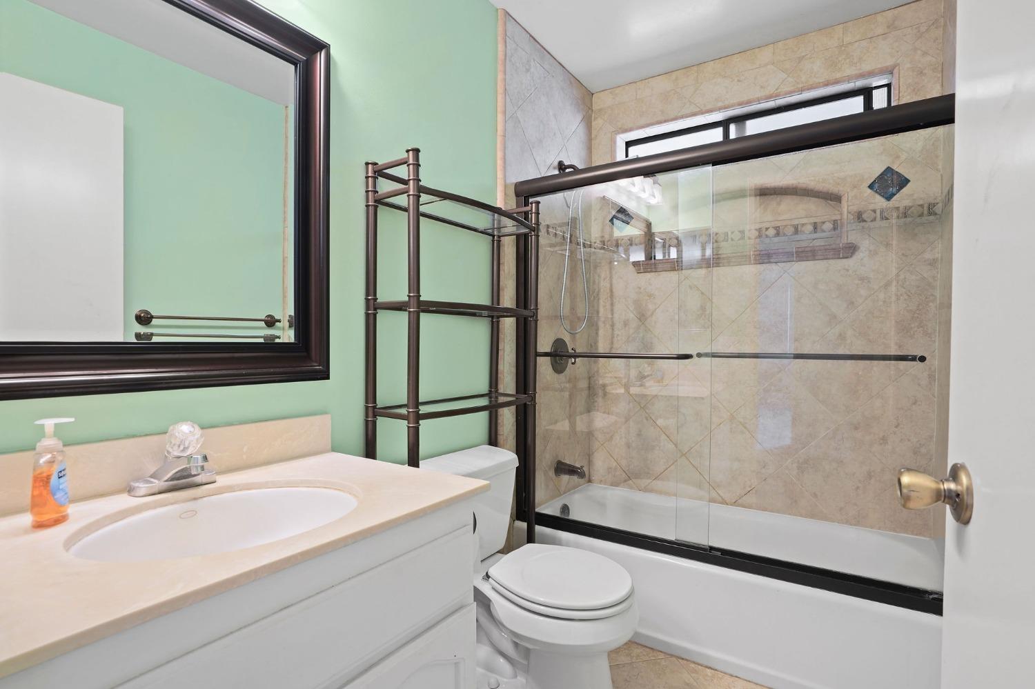 Detail Gallery Image 16 of 34 For 909 Brierglen Way, Sacramento,  CA 95834 - 3 Beds | 2/1 Baths