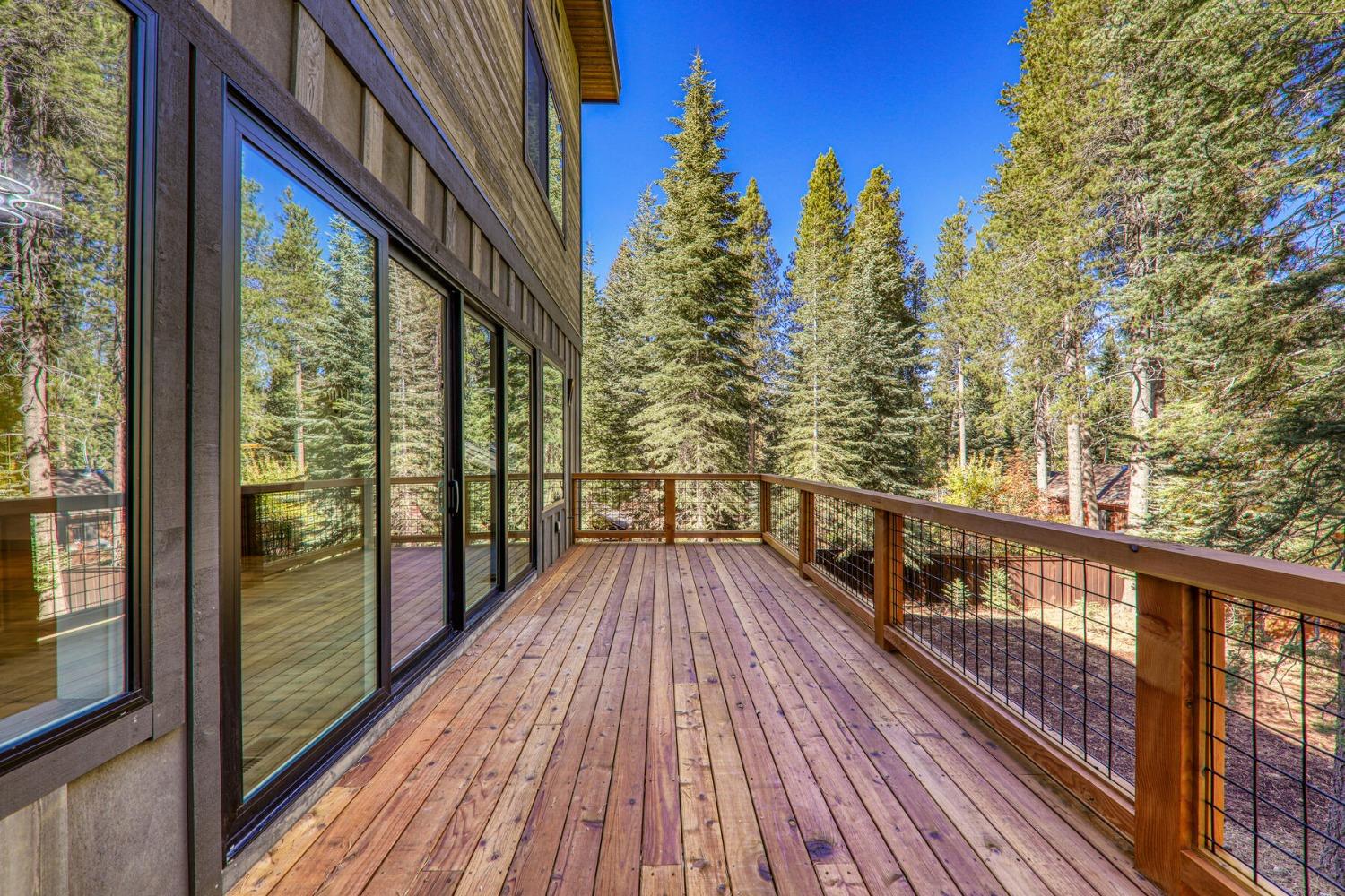 Detail Gallery Image 5 of 39 For 10416 Jeffrey Way, Truckee,  CA 96161 - 2 Beds | 3/1 Baths