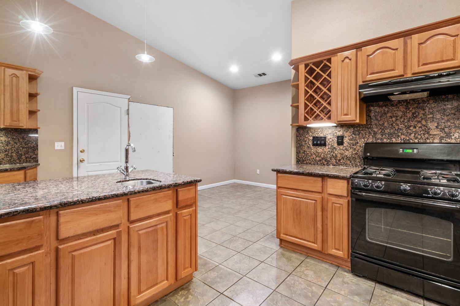 Detail Gallery Image 19 of 36 For 821 W 5th St, Stockton,  CA 95206 - 4 Beds | 2 Baths