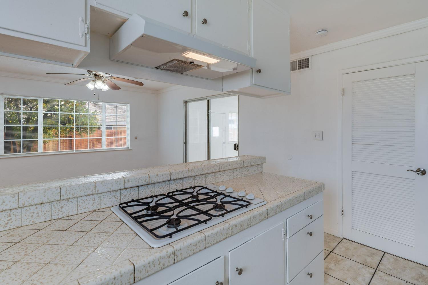 Detail Gallery Image 13 of 45 For 2190 Meadowglen Ave, Sacramento,  CA 95832 - 4 Beds | 2 Baths