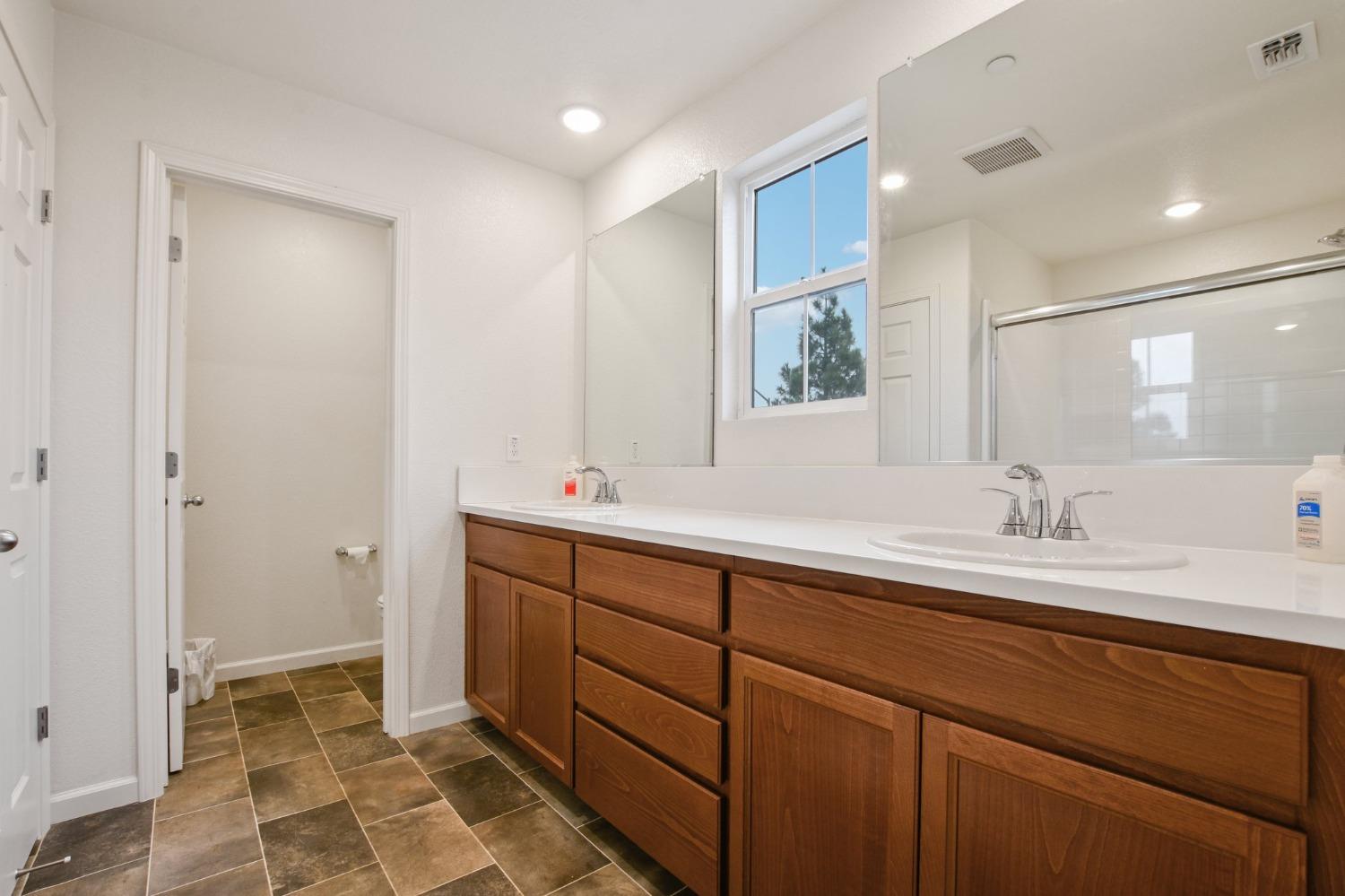 Detail Gallery Image 14 of 22 For 1715 Cameo Dr, Stockton,  CA 95206 - 3 Beds | 2/1 Baths