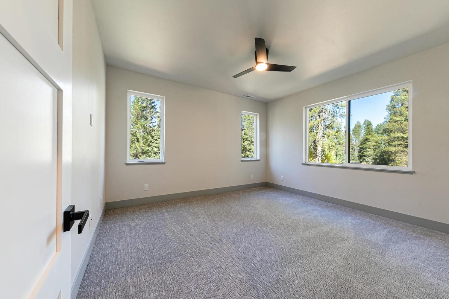 Detail Gallery Image 26 of 39 For 10416 Jeffrey Way, Truckee,  CA 96161 - 2 Beds | 3/1 Baths