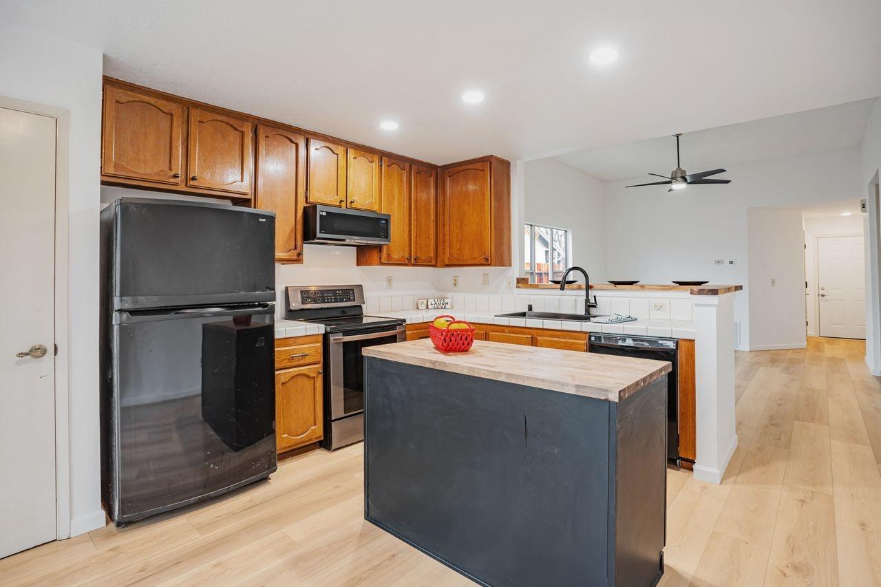 Detail Gallery Image 10 of 28 For 4170 Ardwell, Sacramento,  CA 95823 - 2 Beds | 2 Baths