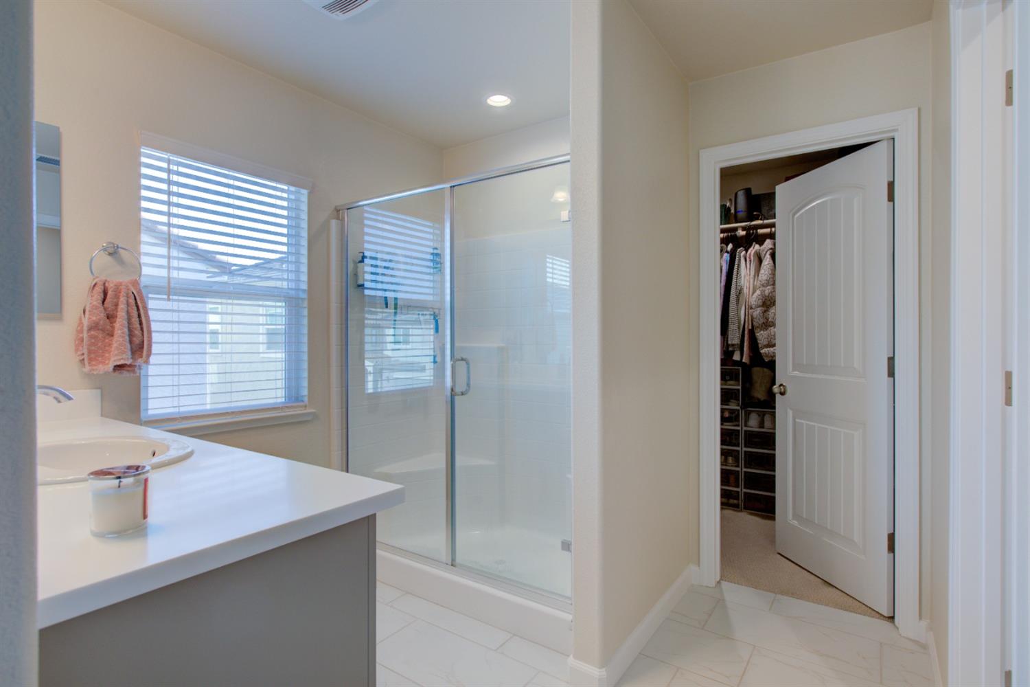 Detail Gallery Image 7 of 17 For 3930 Dedication Dr, Turlock,  CA 95382 - 3 Beds | 2/1 Baths