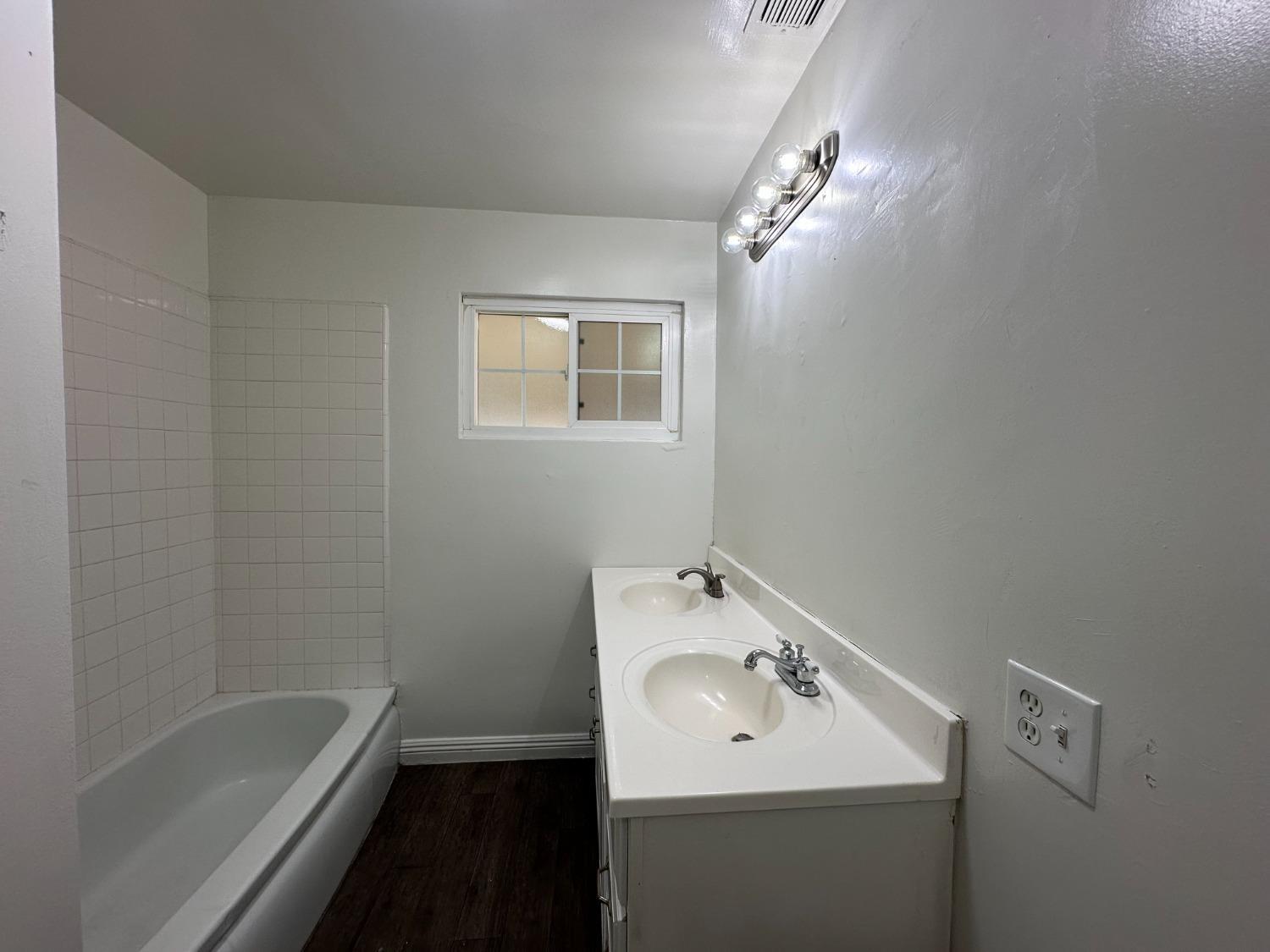 Detail Gallery Image 11 of 22 For 2135 Arden Dr, Fresno,  CA 93703 - 2 Beds | 1 Baths