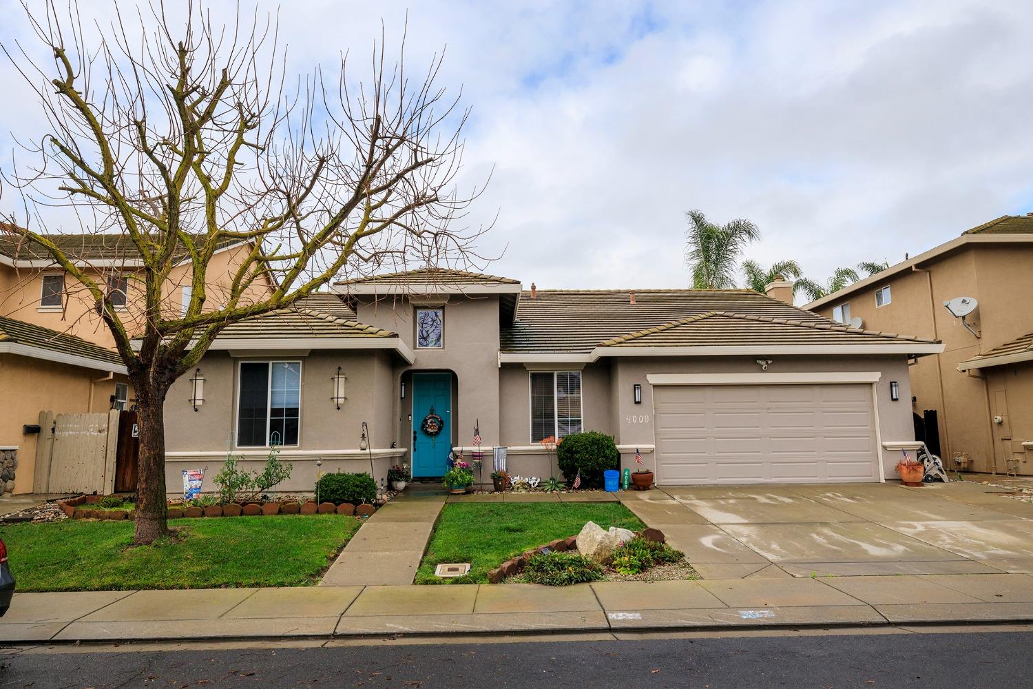 Detail Gallery Image 1 of 39 For 4009 Thornhill Way, Modesto,  CA 95356 - 4 Beds | 3 Baths