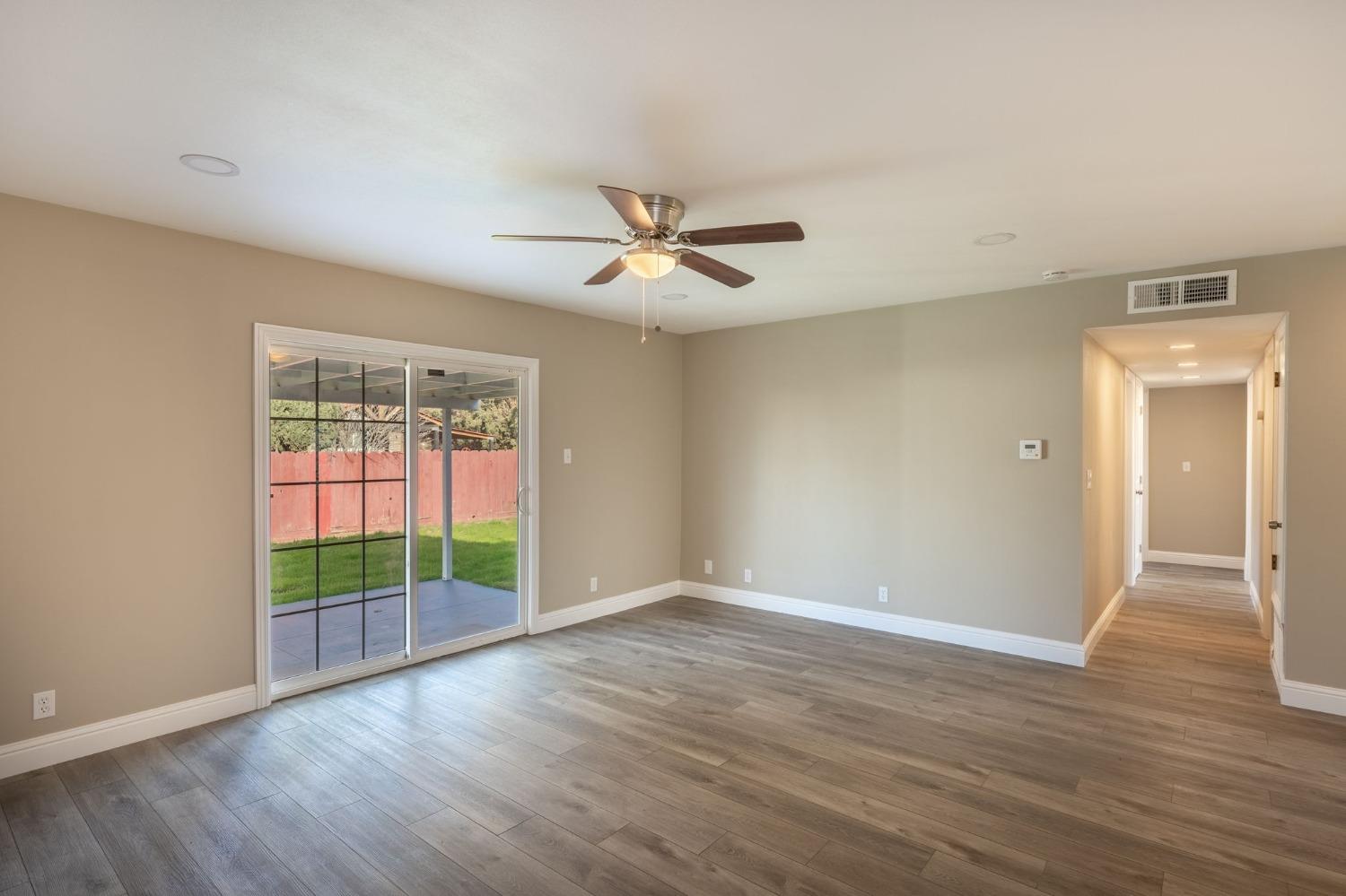 Detail Gallery Image 12 of 30 For 1254 Santa Cruz Way, Los Banos,  CA 93635 - 3 Beds | 2 Baths