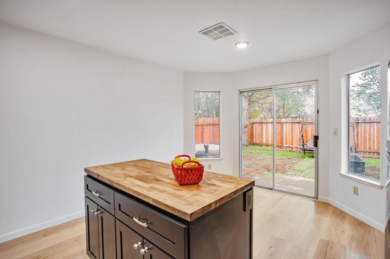 Detail Gallery Image 12 of 28 For 4170 Ardwell, Sacramento,  CA 95823 - 2 Beds | 2 Baths