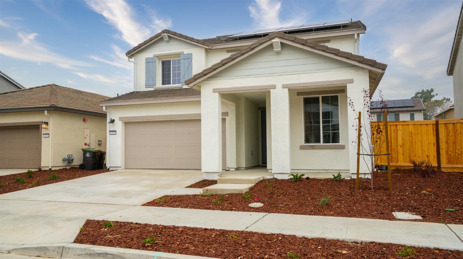 Detail Gallery Image 1 of 1 For 1095 Hollowbrook Rd, Lathrop,  CA 95330 - 4 Beds | 3 Baths