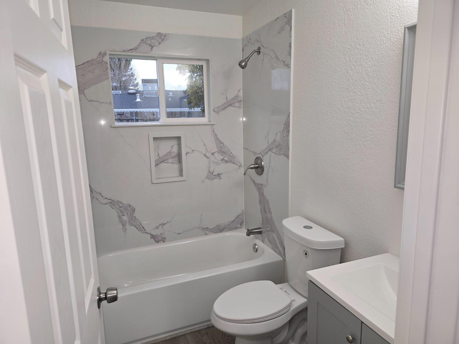 Detail Gallery Image 11 of 18 For 2865 Higgins Rd, West Sacramento,  CA 95691 - 3 Beds | 2 Baths