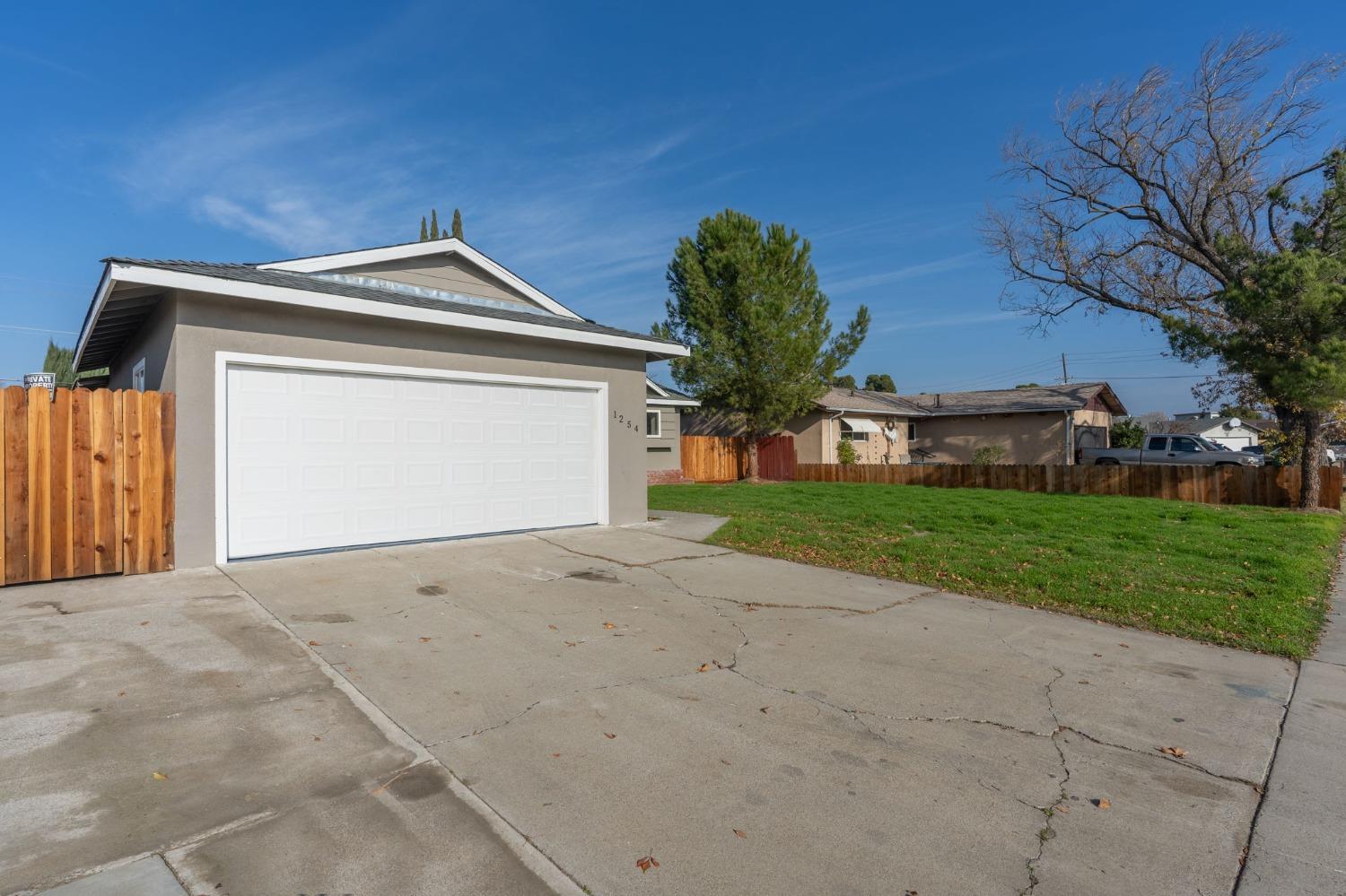 Detail Gallery Image 6 of 30 For 1254 Santa Cruz Way, Los Banos,  CA 93635 - 3 Beds | 2 Baths