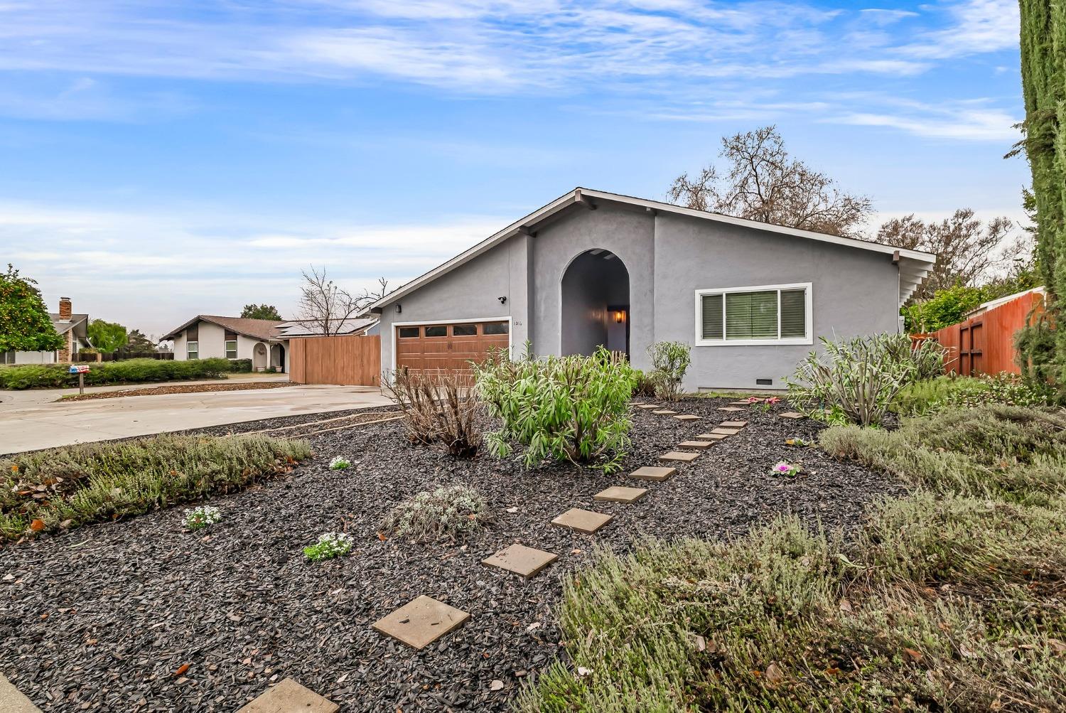 Detail Gallery Image 6 of 67 For 1016 Lori Dr, Chico,  CA 95973 - 3 Beds | 2 Baths