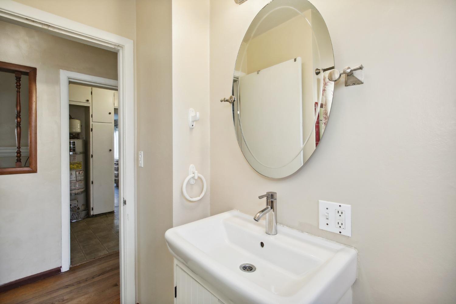 Detail Gallery Image 20 of 33 For 5240 22nd Ave, Sacramento,  CA 95820 - 2 Beds | 1 Baths