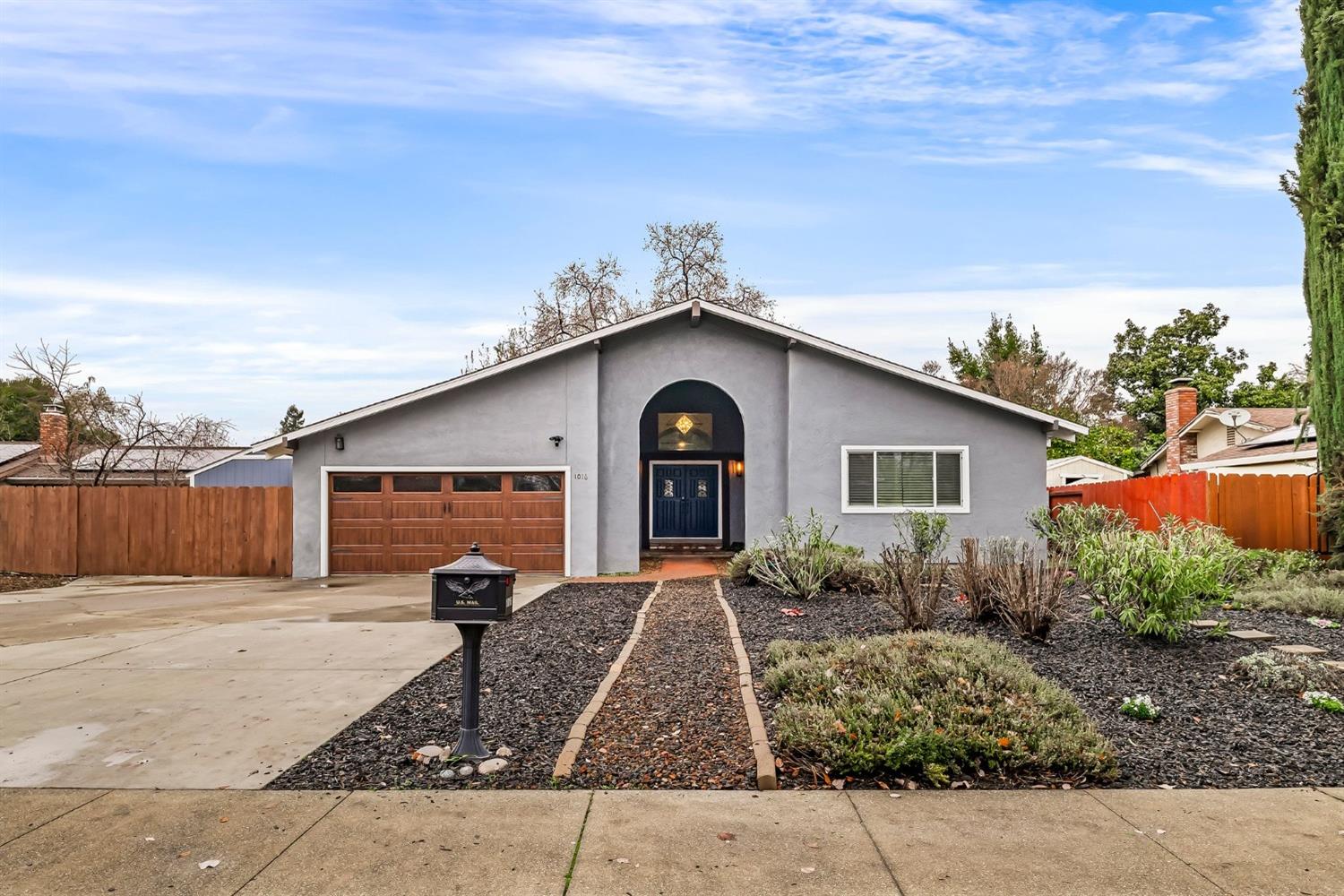 Detail Gallery Image 5 of 67 For 1016 Lori Dr, Chico,  CA 95973 - 3 Beds | 2 Baths