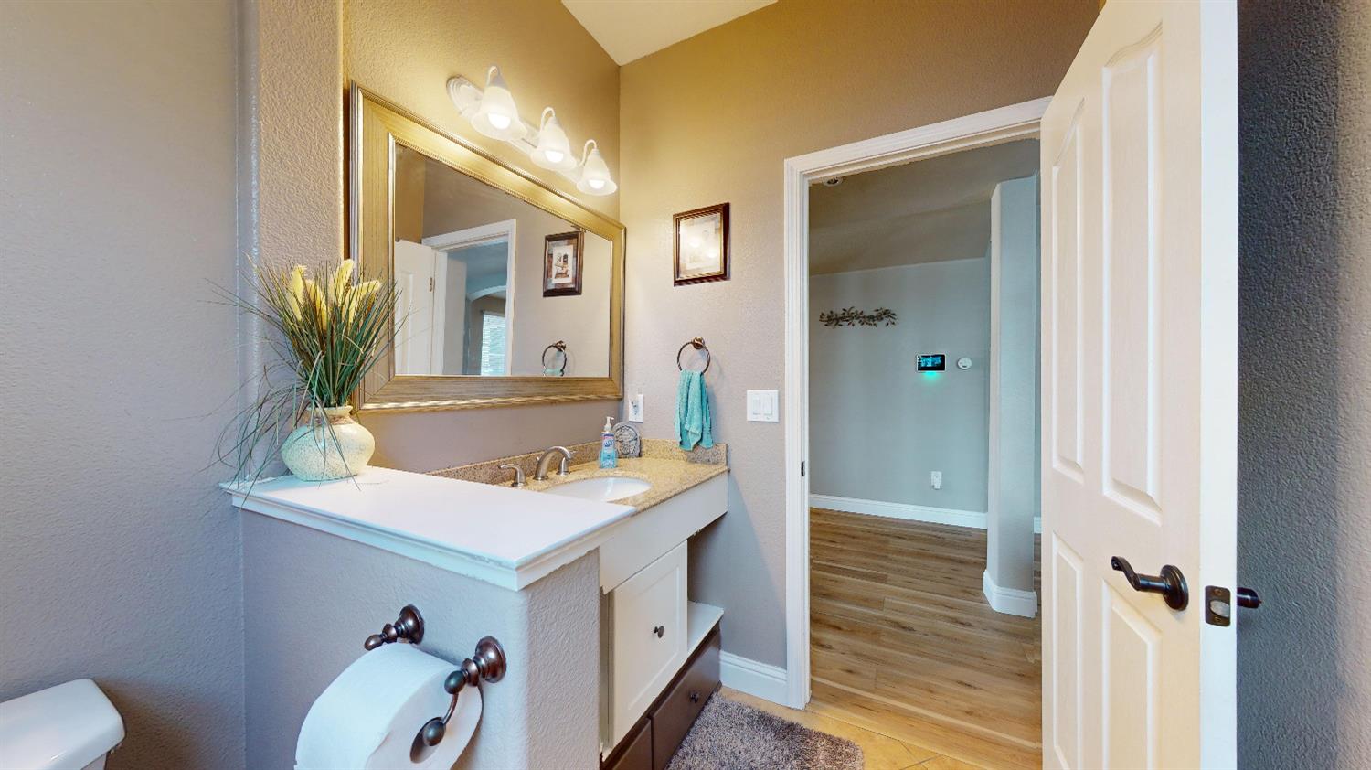 Detail Gallery Image 9 of 38 For 579 Almondcrest St, Oakdale,  CA 95361 - 5 Beds | 2/1 Baths