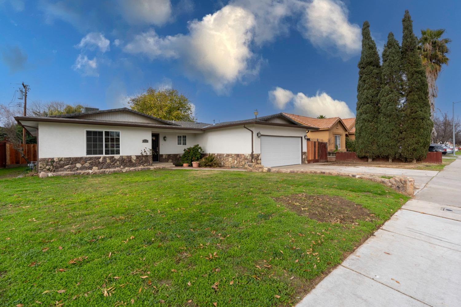 Detail Gallery Image 5 of 36 For 515 N Santa Venetia St, Los Banos,  CA 93635 - 3 Beds | 2 Baths