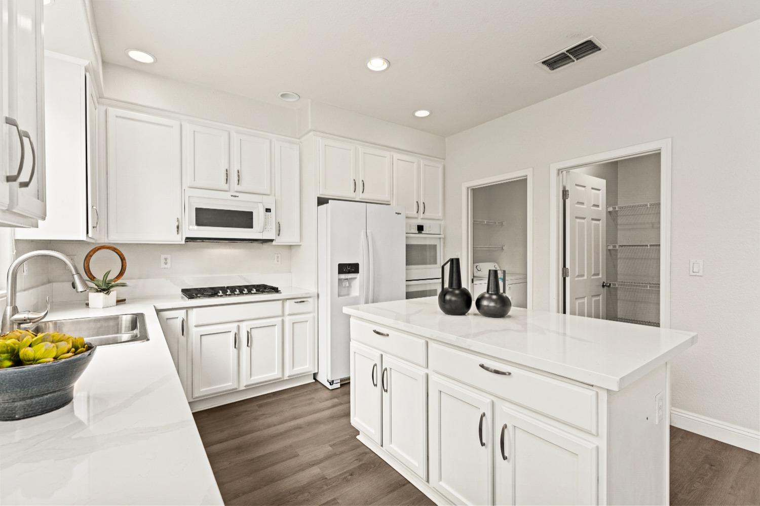 Detail Gallery Image 14 of 57 For 1733 Braithwaite St, Roseville,  CA 95747 - 4 Beds | 2/1 Baths