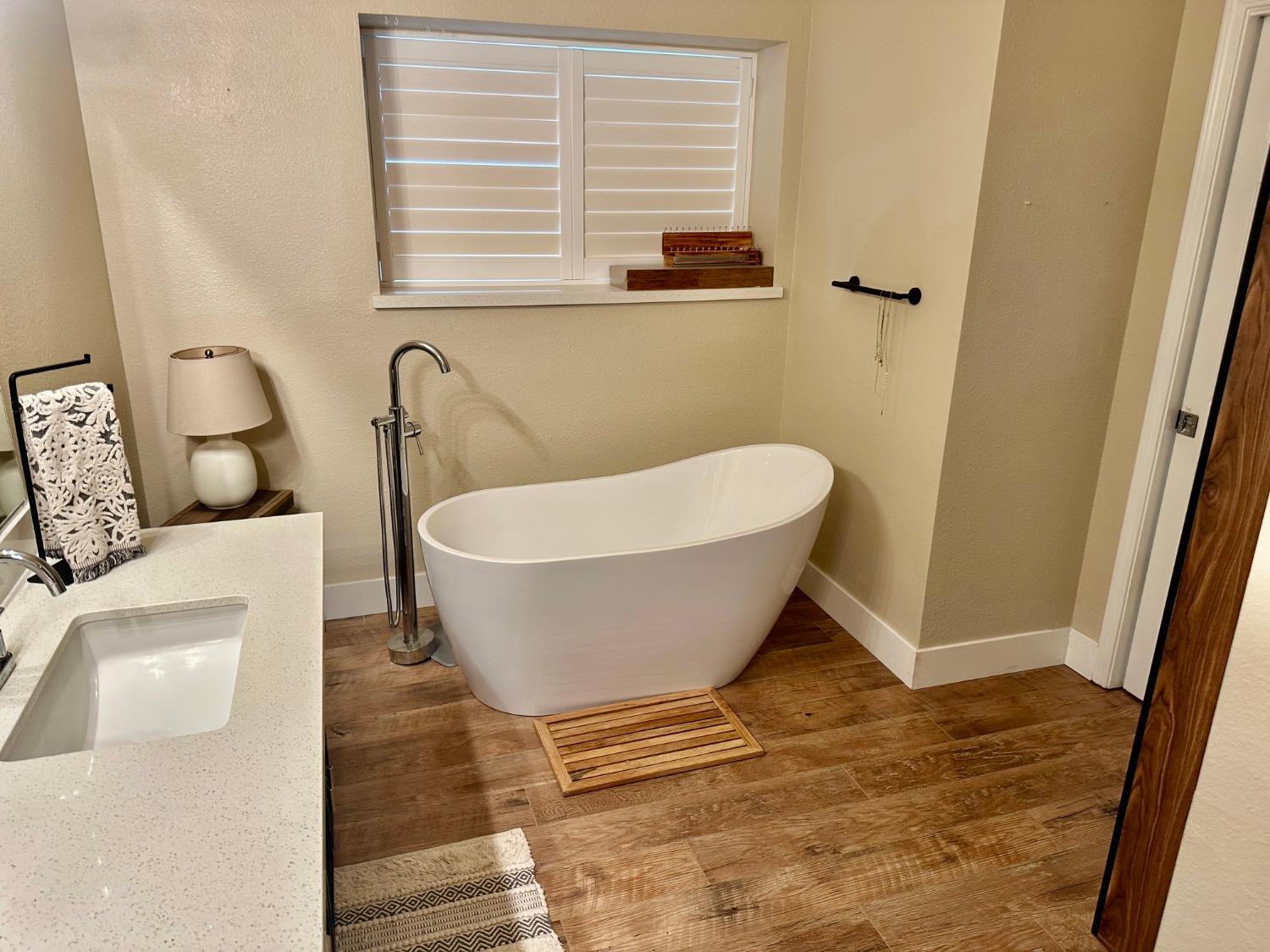 Detail Gallery Image 16 of 55 For 575 Grindstone St, Woodbridge,  CA 95258 - 3 Beds | 2/1 Baths