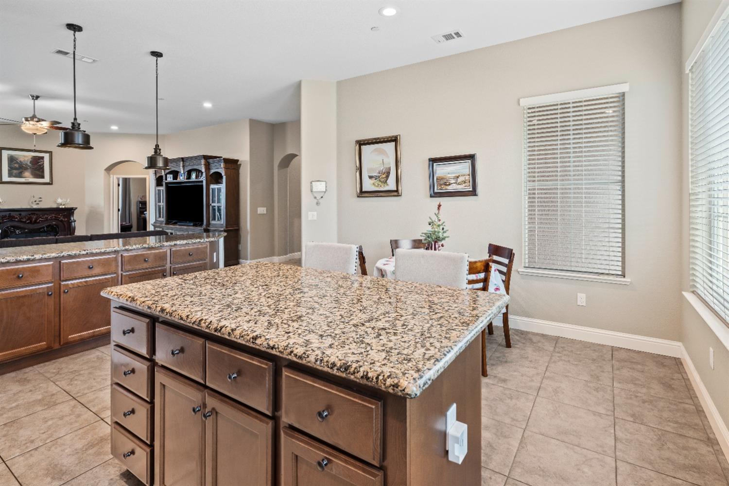 Detail Gallery Image 14 of 30 For 2643 Stephen Robert Ln, Manteca,  CA 95337 - 4 Beds | 2 Baths