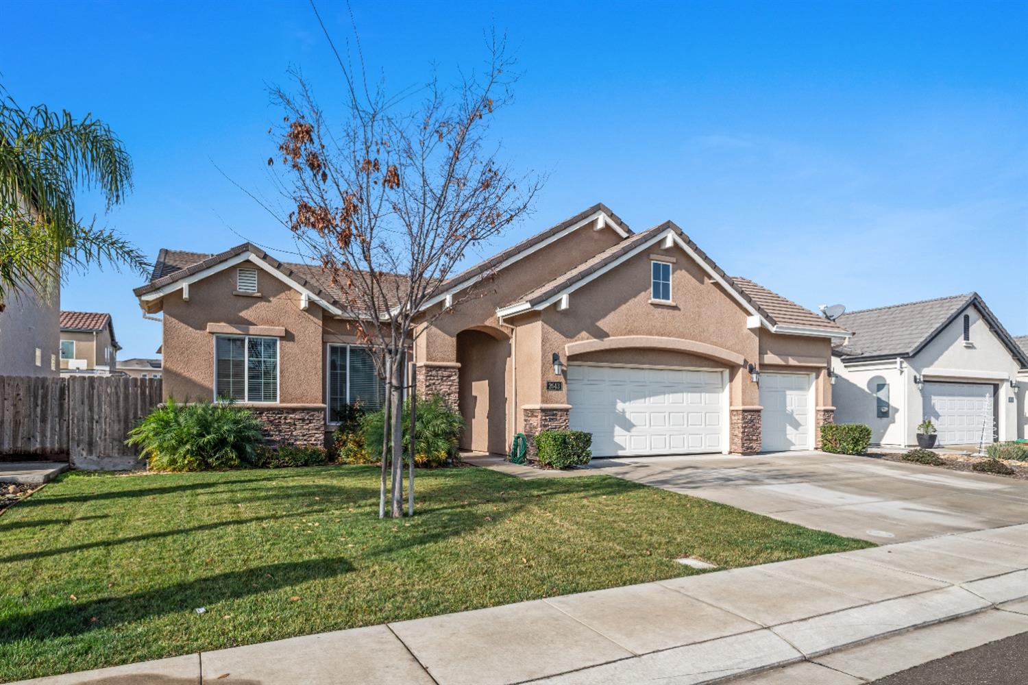 Detail Gallery Image 2 of 30 For 2643 Stephen Robert Ln, Manteca,  CA 95337 - 4 Beds | 2 Baths