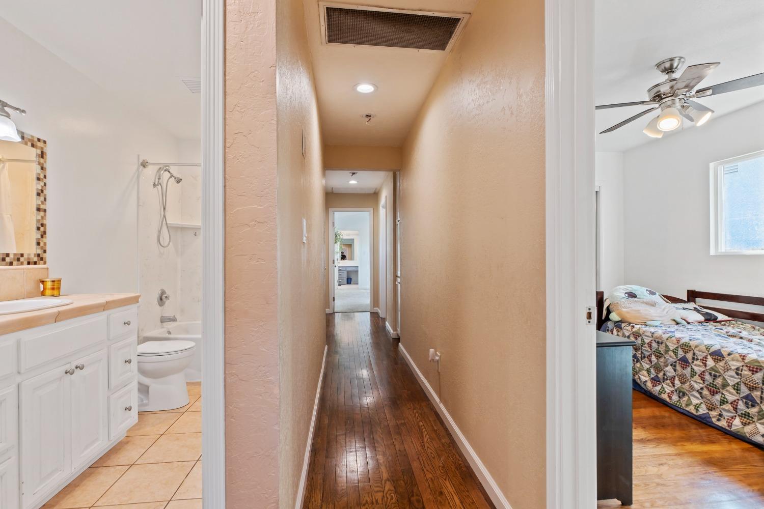 Detail Gallery Image 11 of 30 For 840 La Sombra, Modesto,  CA 95354 - 3 Beds | 2 Baths