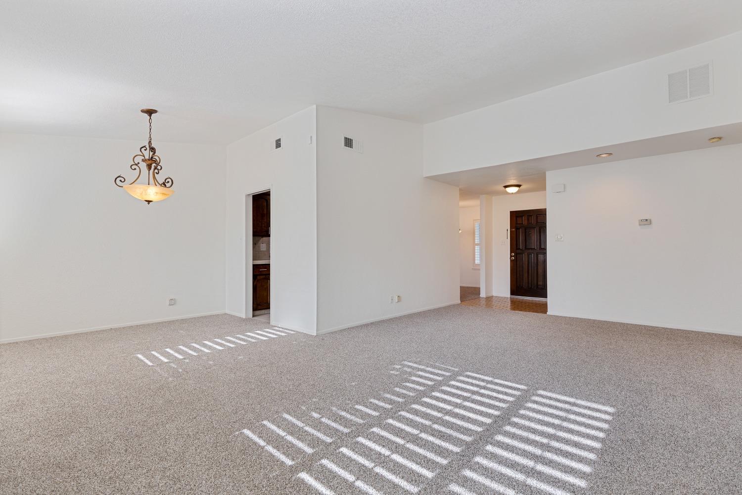 Detail Gallery Image 15 of 42 For 978 Graywood Cir, Stockton,  CA 95209 - 3 Beds | 2 Baths