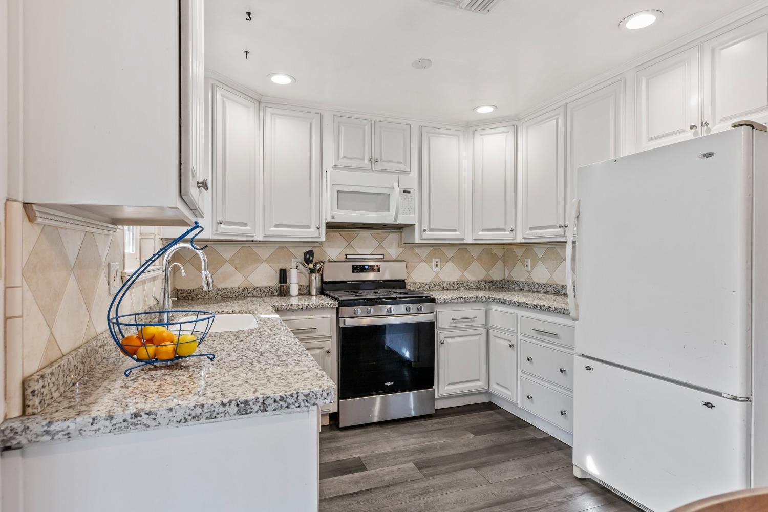 Detail Gallery Image 7 of 30 For 840 La Sombra, Modesto,  CA 95354 - 3 Beds | 2 Baths