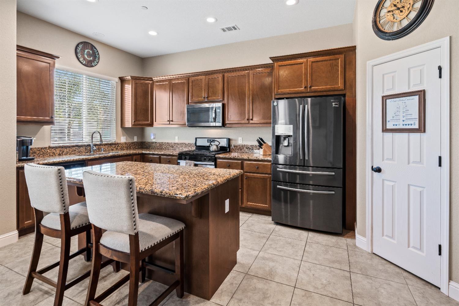 Detail Gallery Image 11 of 30 For 2643 Stephen Robert Ln, Manteca,  CA 95337 - 4 Beds | 2 Baths