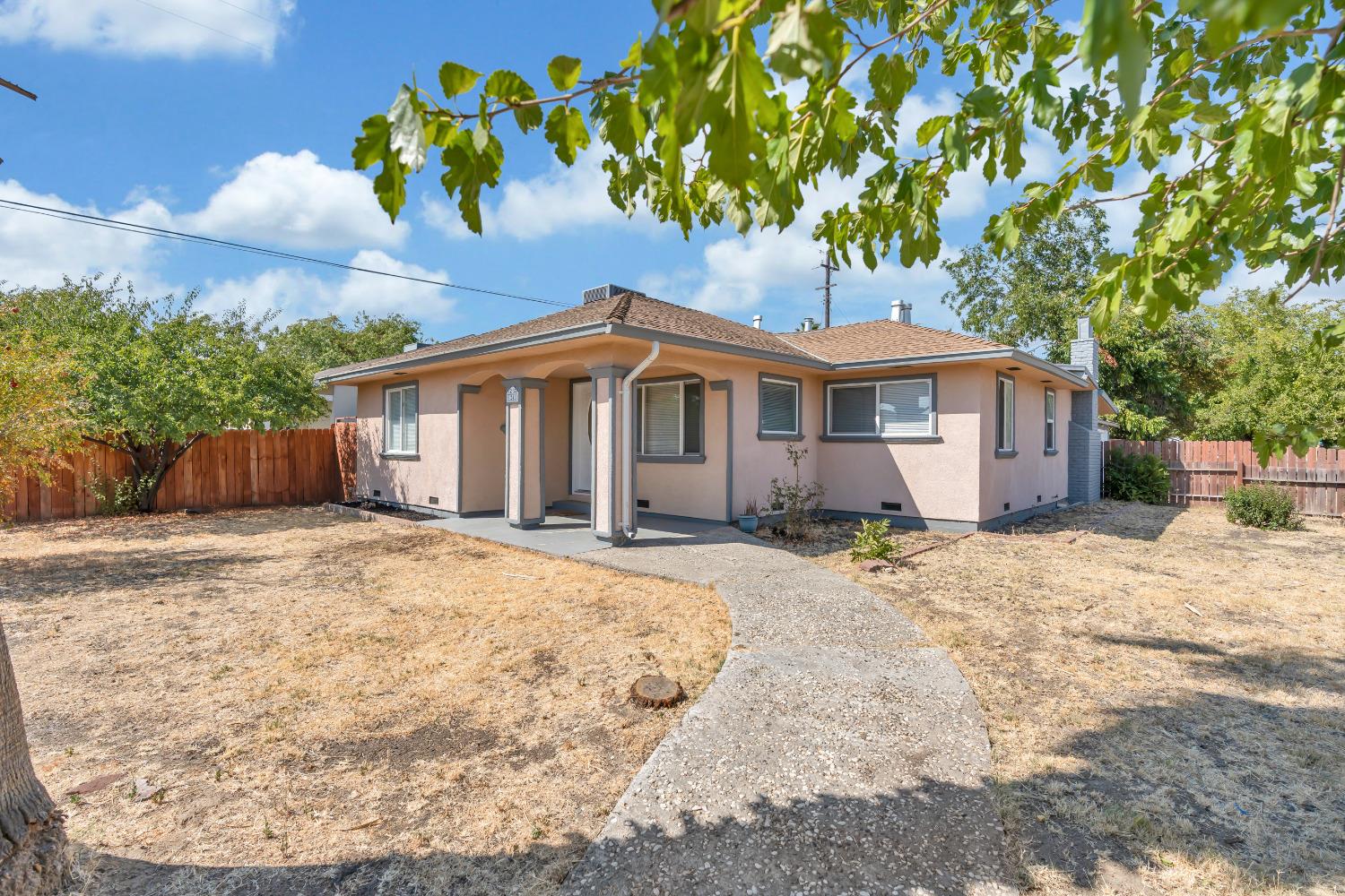 Detail Gallery Image 1 of 34 For 1241 Browning Dr, Sacramento,  CA 95815 - 3 Beds | 1 Baths