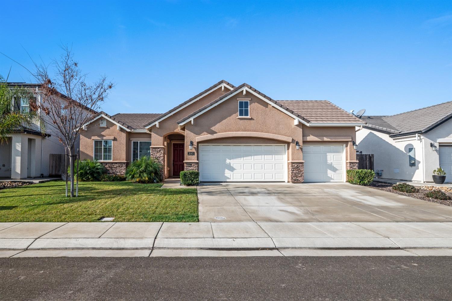 Detail Gallery Image 1 of 30 For 2643 Stephen Robert Ln, Manteca,  CA 95337 - 4 Beds | 2 Baths