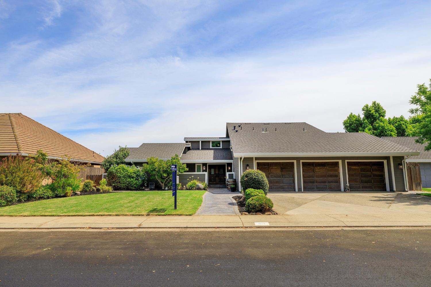 Detail Gallery Image 1 of 68 For 910 Laver Ct, Lodi,  CA 95242 - 4 Beds | 2/1 Baths