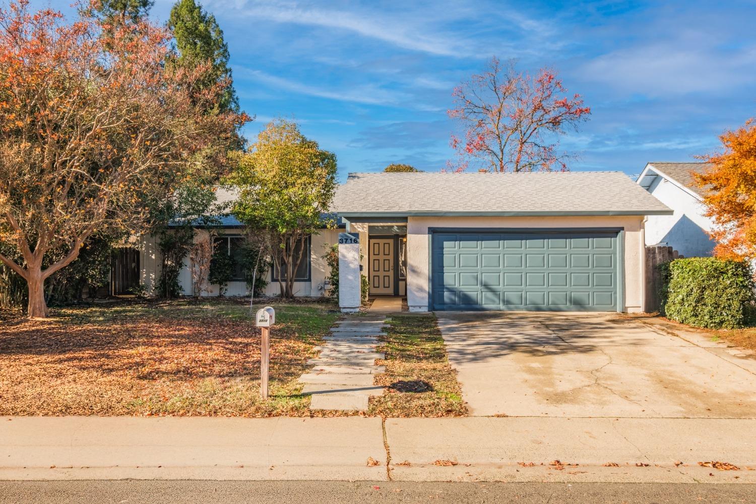 Detail Gallery Image 4 of 42 For 3716 Pullman Dr, Sacramento,  CA 95827 - 3 Beds | 2 Baths