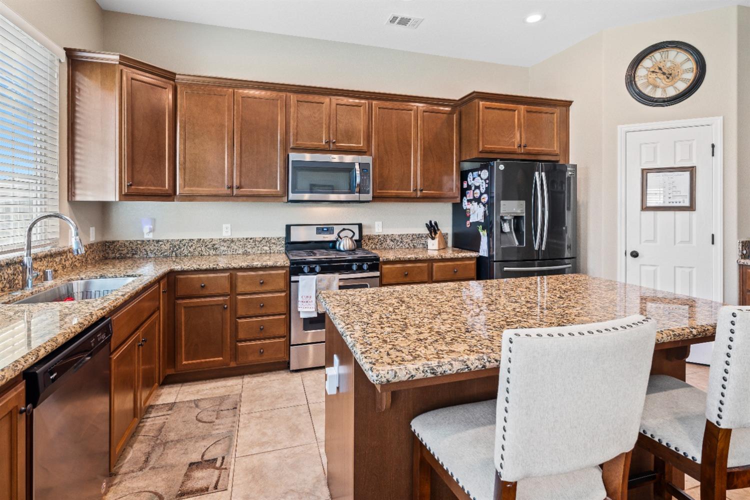 Detail Gallery Image 12 of 30 For 2643 Stephen Robert Ln, Manteca,  CA 95337 - 4 Beds | 2 Baths